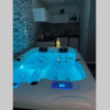 Отель Joli T2, Jacuzzi, Lit Rond, Jardin, Parking Prive, Metro (Adults Only), фото 10
