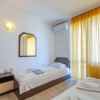 Отель Family Double Room in Dafinka Guest House, фото 5