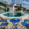 Отель New Hope Studio With Pool Near the Beach, фото 10