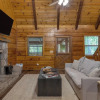 Отель Dudley I by Avantstay Cosy Cabin w/ Hot Tub & Incredible Views, фото 1