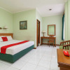 Отель RedDoorz Plus near Kemang Raya, фото 5