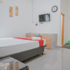 Отель RedDoorz Syariah near Pahoman Stadium Lampung, фото 18