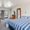Отель Downtown Mountview - Mt Maunganui Holiday Home, фото 7