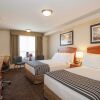 Отель Sandman Hotel & Suites Winnipeg Airport, фото 5
