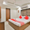 Отель OYO 16086 Hotel Moris Banquets, фото 5