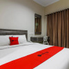 Отель RedDoorz Plus Syariah @ Jalan Sriwijaya Medan, фото 3