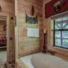 Отель Peaceful 4bed/3.5bath Luxury Cabin, Hot tub!, фото 4