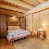 Отель Executive Plus 52 - Beautiful Spacious log Home With Private hot tub Pool, фото 3