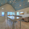 Отель Bayside Lodge by Avantstay Panoramic Water Views, фото 2