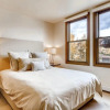 Отель Ski in, Ski out, 2 Bedroom Luxury Residence with hot tub access and expansive views, фото 3