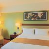 Отель Holiday Inn & Suites Makati, an IHG Hotel, фото 6
