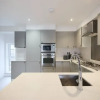 Отель The Kingswood Place - Modern 2bdr With Terrace, фото 11