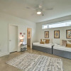 Отель Downtown Houston Townhome w/ Balcony + Yard!, фото 12