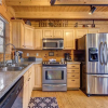 Отель Sunset Lodge, 3 Bedrooms, Hot Tub, Fireplace, фото 10