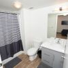 Отель Stay With Ease Hospitality! 2 Bed 1 Bath, фото 9