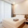 Отель Vinhomes Golden River Luxury Apartment, фото 7