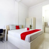 Отель RedDoorz Syariah At Griya Izzara Guest House, фото 3