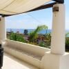 Отель House With 5 Bedrooms in Brancaleone Marina, With Wonderful sea View, Enclosed Garden and Wifi - 200 в Кондофури