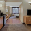 Отель La Quinta Inn & Suites by Wyndham Naples Downtown, фото 21
