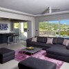 Отель Contemporary Villa, Great Views, Pool, Hot Tub, AC, Free Wifi, Near Orient Bay Beach!, фото 6
