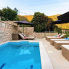 Отель Stylish Home With Private Heated Pool Basketball Court, фото 16