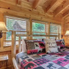 Отель Bear Creek Lodge Covered Bridge - Five Bedroom Cabin, фото 11