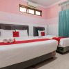 Отель RedDoorz Plus @ Jalan Gatot Subroto Medan, фото 22