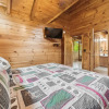 Отель Wilderness Lodge 3 Bedroom Cabin by Redawning, фото 6