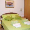 Отель Apartment Tih - 20 m from sea: A1 Ruzmarin Sevid, Riviera Trogir, фото 24