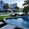Отель Modern Waterfront Villa on Normandy Golf Course, фото 5