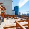 Отель Premium 2BD Loft DT Prking Rooftop Patio BBQ Gym, фото 16