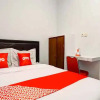 Отель OYO 3220 Kost Putri Exclusive 272, фото 3