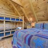 Отель Wilderness Lodge, 3 Bedrooms, Loft, Hot Tub, Sleeps 14, фото 22