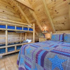 Отель Wilderness Lodge, 3 Bedrooms, Loft, Hot Tub, Sleeps 14, фото 12