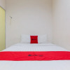 Отель RedDoorz near Taman Flora Bratang Surabaya, фото 4