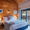Отель Alpine Hide Away - 2 bedroom, фото 5