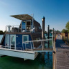 Отель Tranquil Marina Azzurra Resort House Boat 2 Bedroom Sleeps 6, фото 19