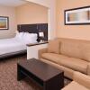 Отель Holiday Inn Express & Suites Topeka West I-70 Wanamaker, an IHG Hotel, фото 7