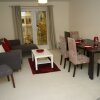 Отель Blackburn Lodge 2-Bedroom Flat, фото 11