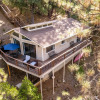 Отель Creekside Hideaway - Spacious Home Hidden in Trees by Yosemite Region Resorts, фото 1