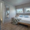 Отель Tranquil Marina Azzurra Resort House Boat 2 Bedroom Sleeps 6, фото 3
