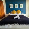 Отель A Spacious Flat with Character - Private Car Space, фото 14