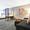 Отель SpringHill Suites Cincinnati Blue Ash, фото 2