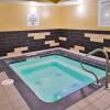 Отель Holiday Inn Express & Suites Topeka West I-70 Wanamaker, an IHG Hotel, фото 15