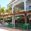 Отель Brisas Marinas, фото 1