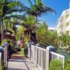 Отель Breakfree Alexandra Beach Resort - 4 Nights, Alexandra Headlands, Australia, фото 1