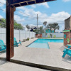 Отель New Listing! Updated Downtown W/ Private Pool 2 Bedroom Home, фото 13