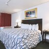 Отель Coratel Inn & Suites Wichita East, фото 1