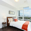 Отель Platinum Suites - Fabulous CN Tower View. 2Bed 2Bath + Free Parking в Торонто