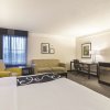 Отель La Quinta Inn & Suites by Wyndham Plantation at SW 6th St, фото 3